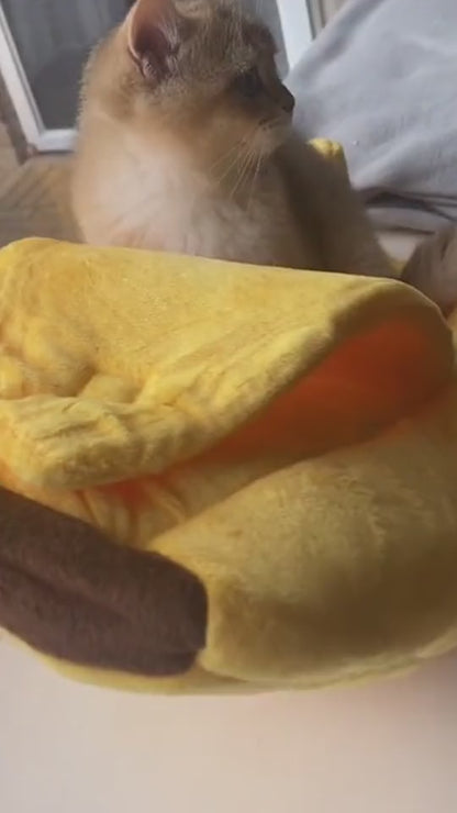 Banana-Shaped Plush Cat Bed – Soft Indoor Pet Nest for Cats