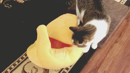 Banana-Shaped Plush Cat Bed – Soft Indoor Pet Nest for Cats